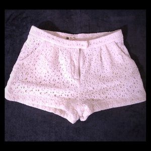 Lace off-white shorts